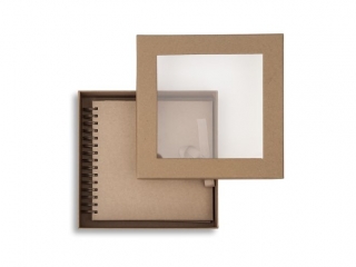 PUDEŁKO TEKTUROWE Z OKNEM 23, 5X23, 5X6, 5CM - KRAFT NZWR-DLP