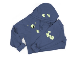 NAKLEJKI NA UBRANIA �WIEC�CE W CIEMNO�CI KOSMOS KIDEA