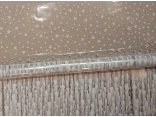 Folia do pakowania prezentów POLSYR rolka 25ark. B1 70x100cm - Białe Gwiazdki