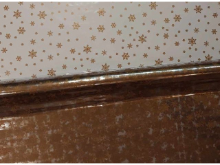 Folia do pakowania prezentów POLSYR rolka 25ark. B1 70x100cm - Złote Śnieżynki